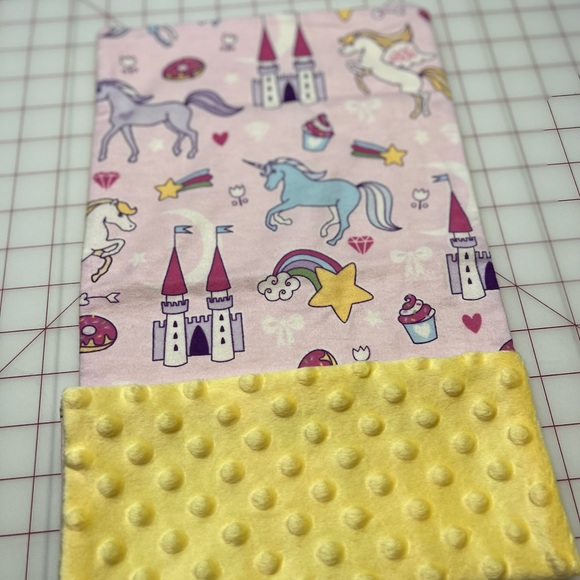 Unicorn baby blanket and burp cloth set - Picture 2 of 5